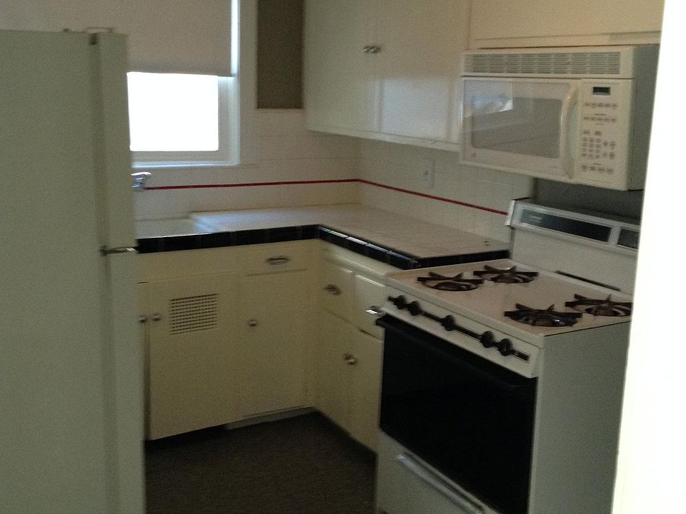 2nd image of 1321 N Van Ness Ave