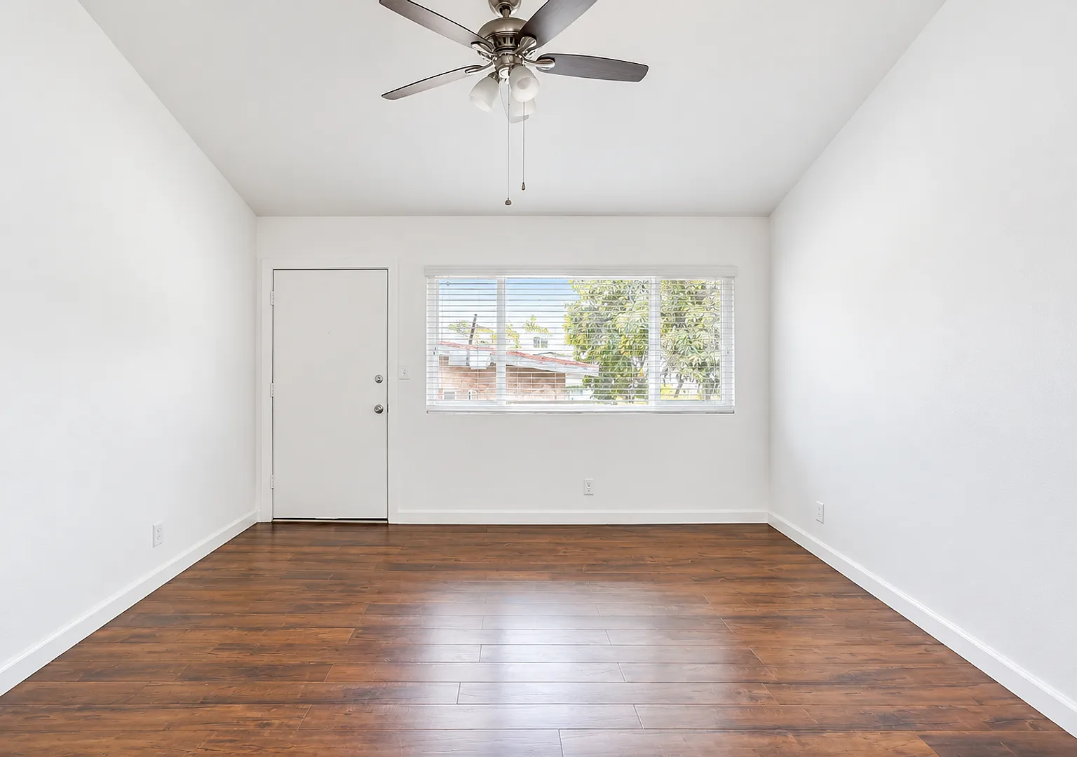 1042 Leighton Ave — Photo 3