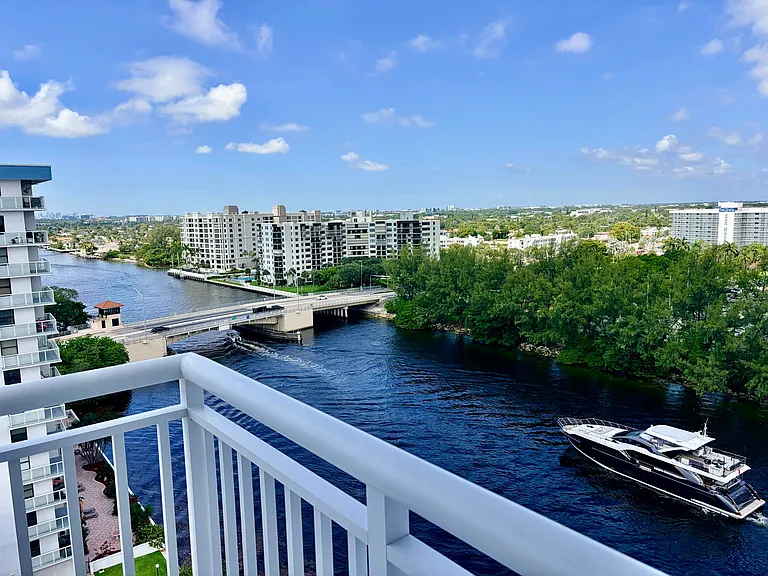 1505 N Riverside Dr #1403 — Photo 2