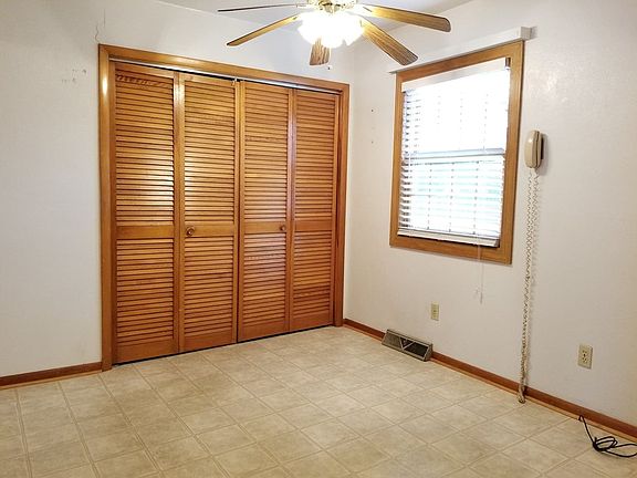 3rd image of 4220 Hawthorne Dr
