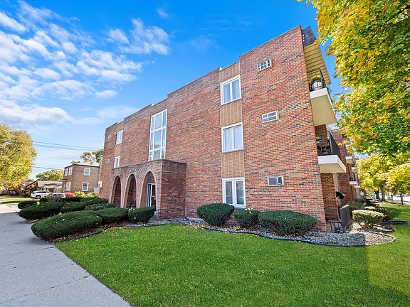 3rd image of 9721 S Cicero Ave APT 2F