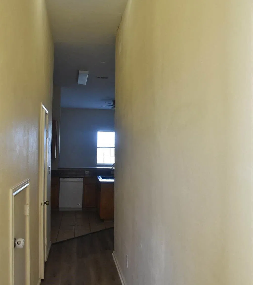 3 bed, 2.5 bath, 1500 sqft, $1,250 — Photo 2