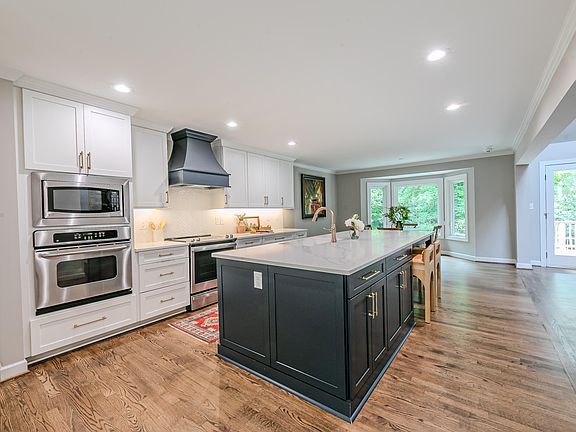4th image of 8844 Woodyhill Rd