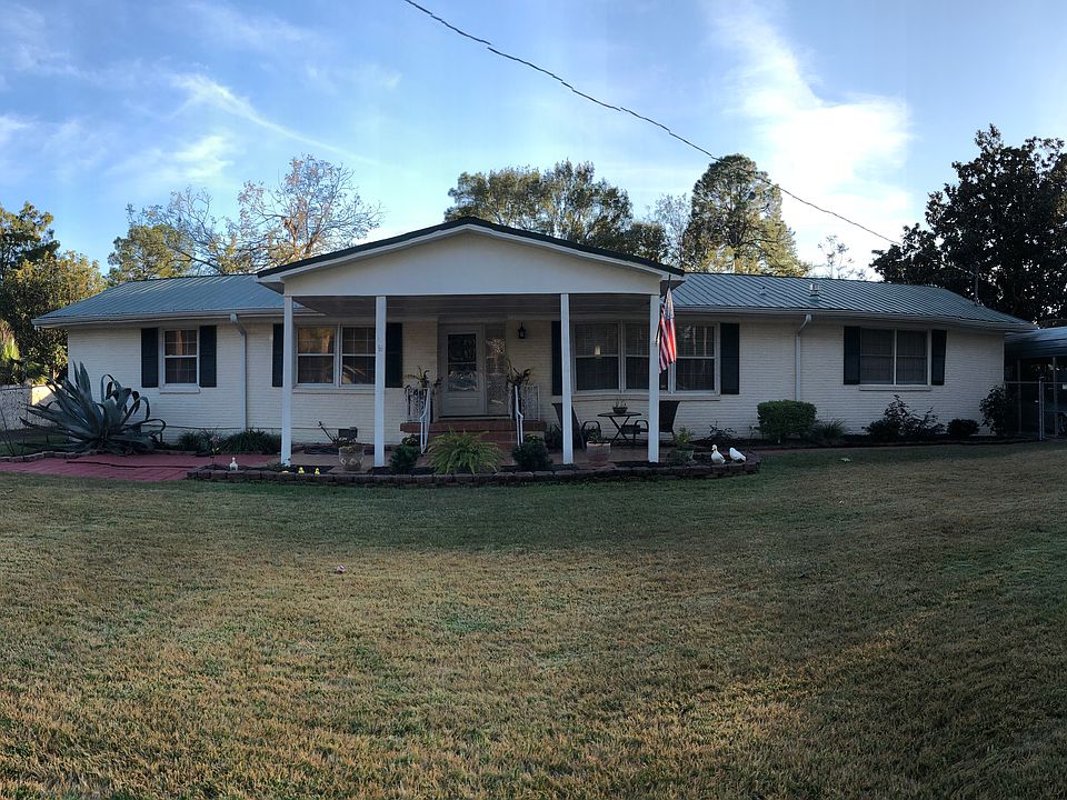 Two driveways 1 carport 