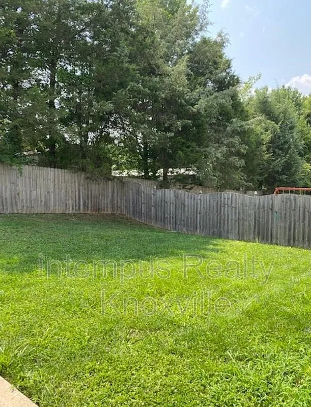 3 bed, 2.5 bath, 2192 sqft, $2,150 — Photo 4