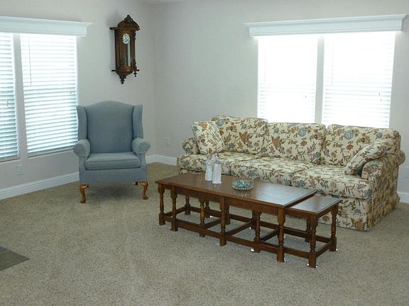 4th image of 102 Pollock Ln #102