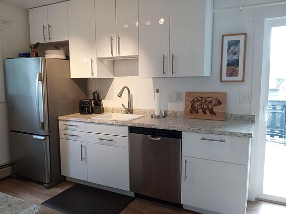 4th image of 474 Cartier Ct #A