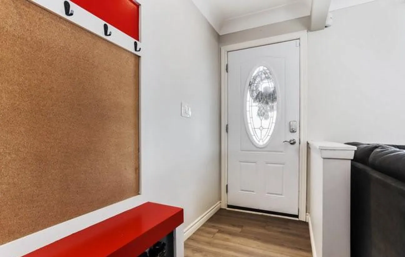 3 bed, 1000 sqft, $2,170 — Photo 3