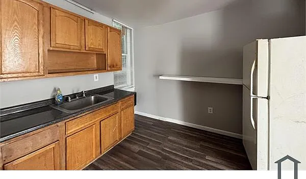 2 bed, $1,100 — Photo 2