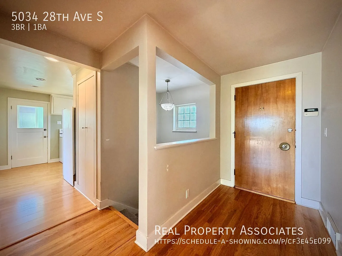 Beautiful Beacon Hill Home with Mountain & Lake Views — Photo 3