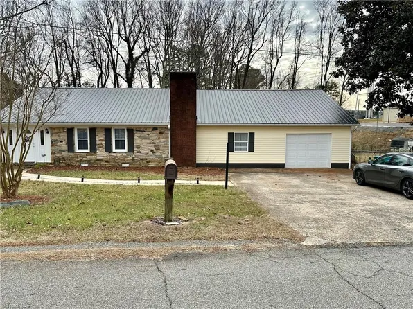 368 E Salisbury St, Denton, NC 27239
