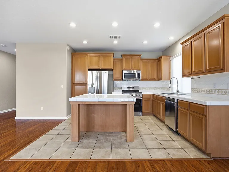 1428 N Leila St — Photo 16