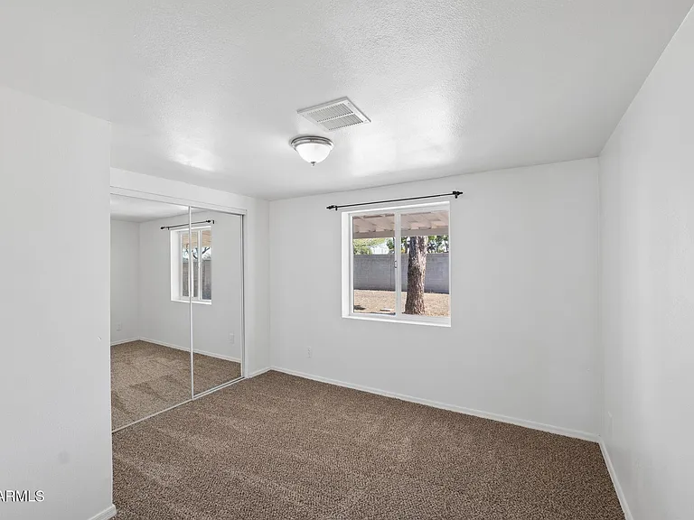 7 S Catalina St — Photo 25