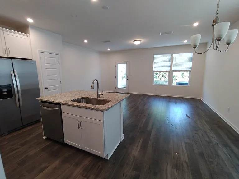 112 Brighton Ln W — Photo 8