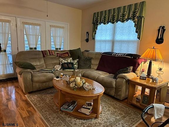 2nd image of 521 Weston Dr