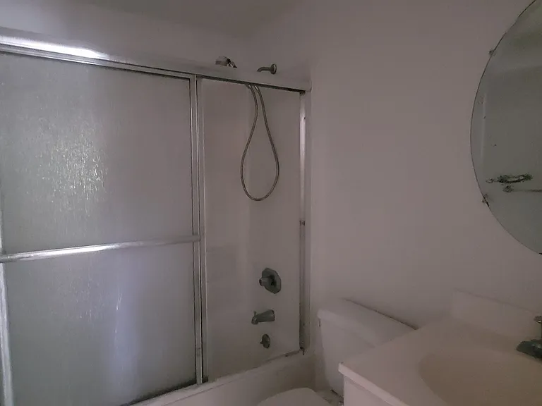 4419 Kentmore Dr — Photo 6