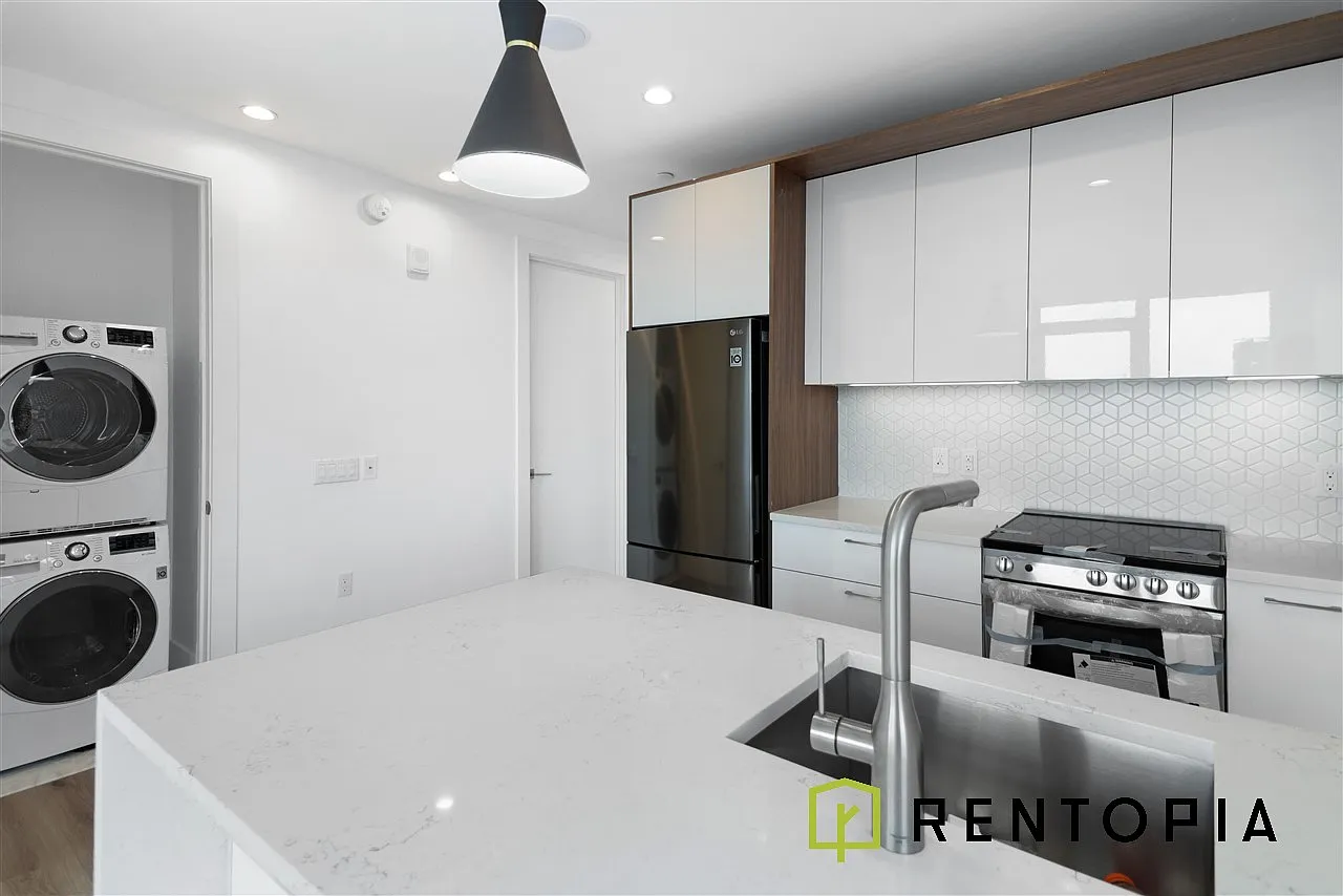 224 East 135th Street — Photo 2