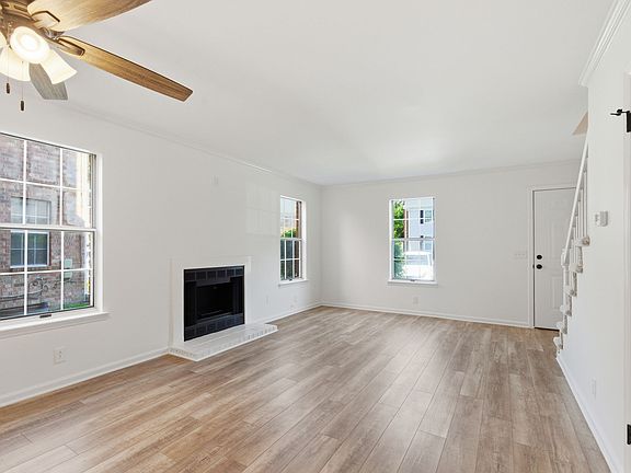 4th image of 286 Donna Dr APT D