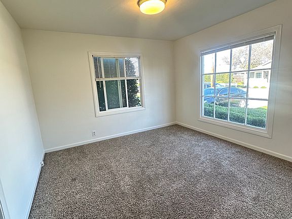 4th image of 82 E Rosemary Ln