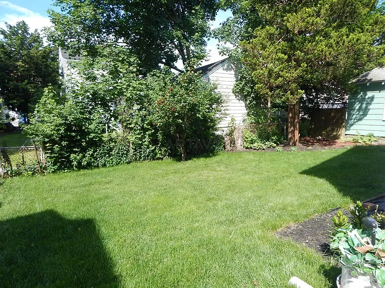 31 Sunset Ave — Photo 2