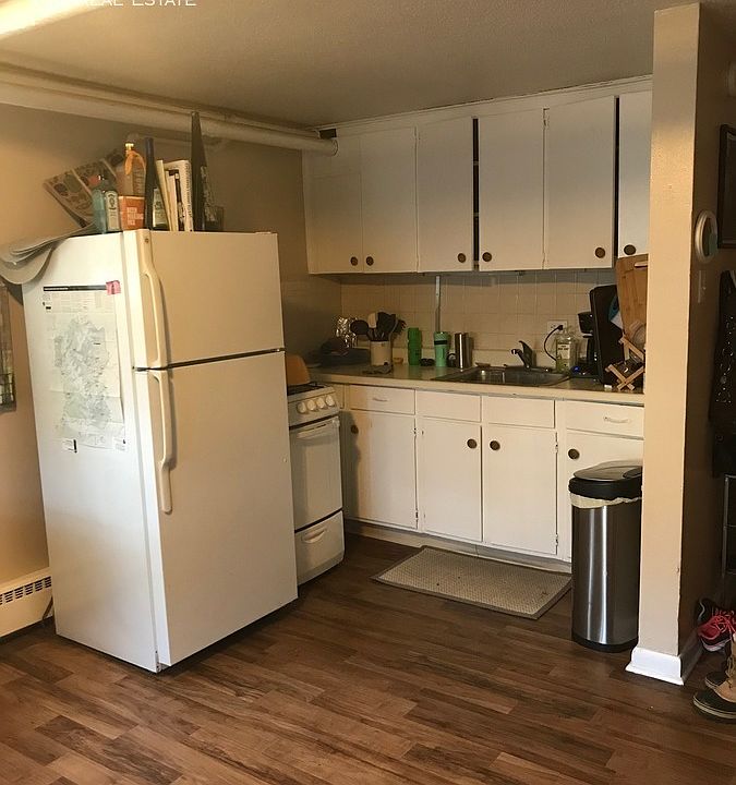2nd image of 935 Logan St APT A