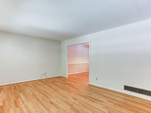 4th image of 2601 Lake Erin Dr