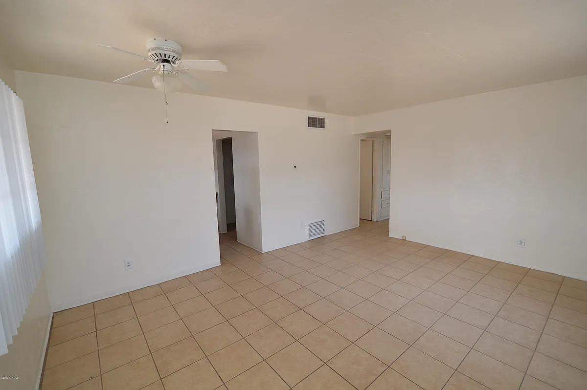 Building Photo - 4525 E Montecito St