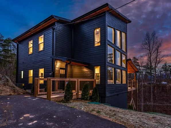 1827 Walker Trl, Sevierville, TN 37876