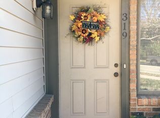 319 Foxfire Dr, Columbia, MO 65201