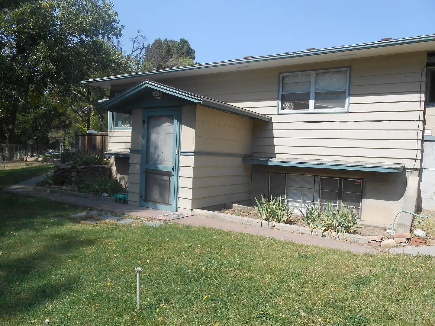 Dolores Street — Photo 1