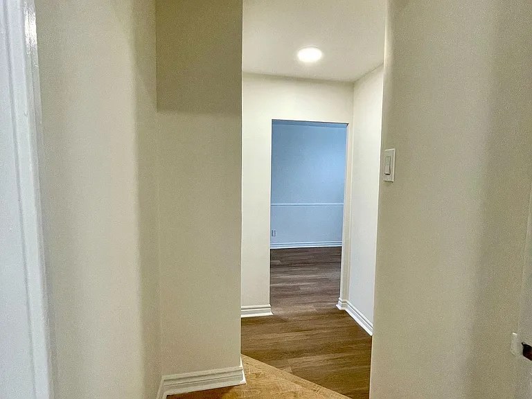 423 Avenue Rd #1 — Photo 11