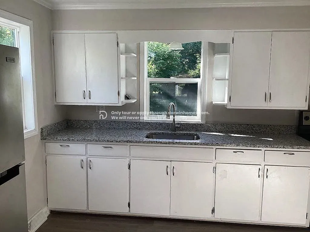 4 bed, 1.0 bath, 1248 sqft, $1,597 — Photo 2