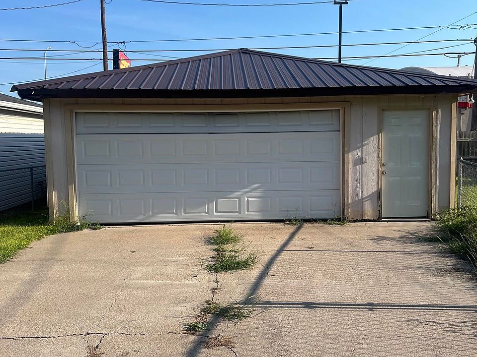 2nd image of 2716 22nd St