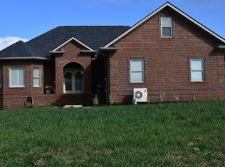1822 Lakebrook Cir, Dandridge, TN 37725