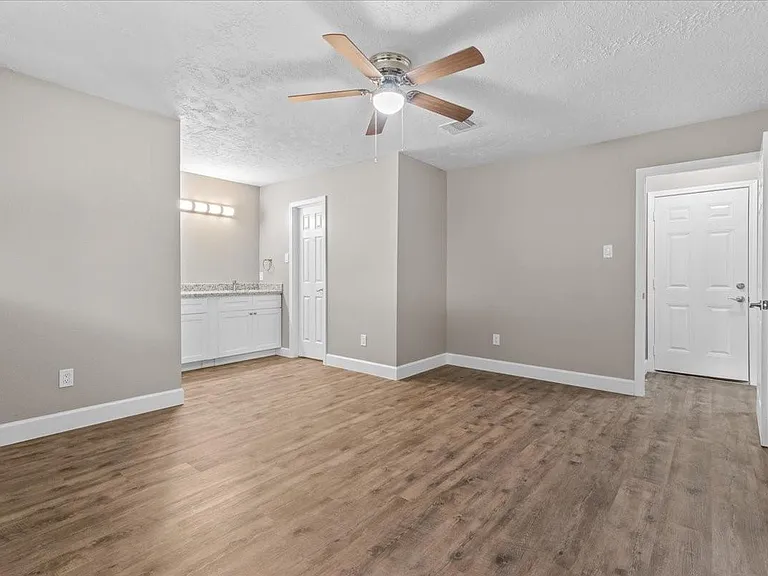 9426 Willow Wood Ln — Photo 15