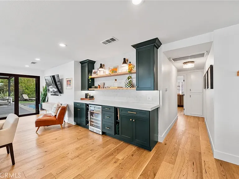 8541 Kelso Dr — Photo 36