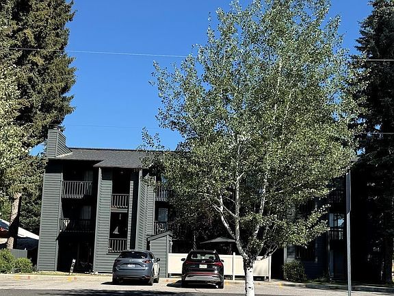 3rd image of 601 Hemlock St #3