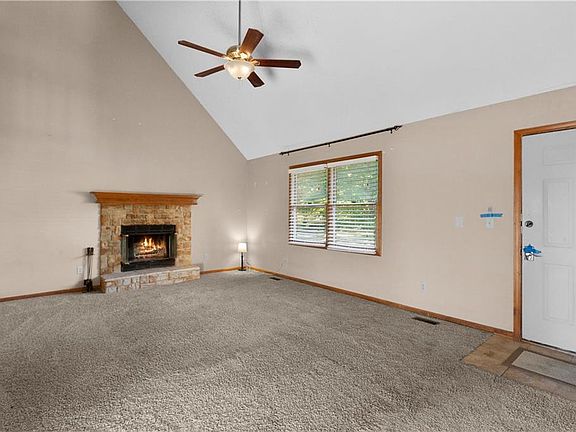 4th image of 1001 SW Cross Creek Dr