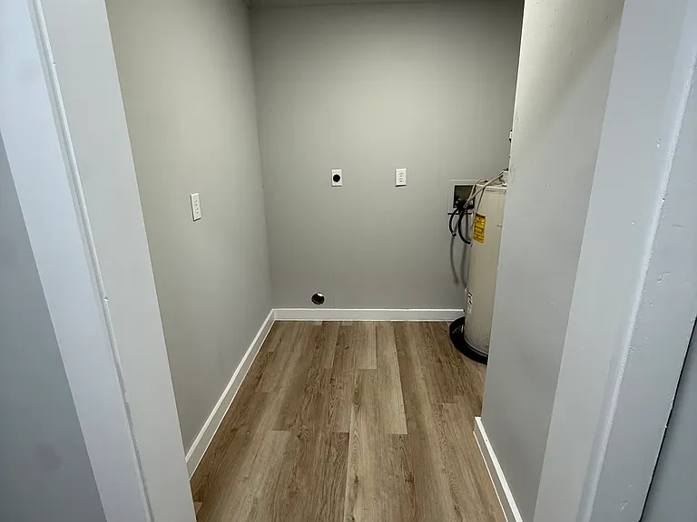 922 Alan Rd — Photo 3