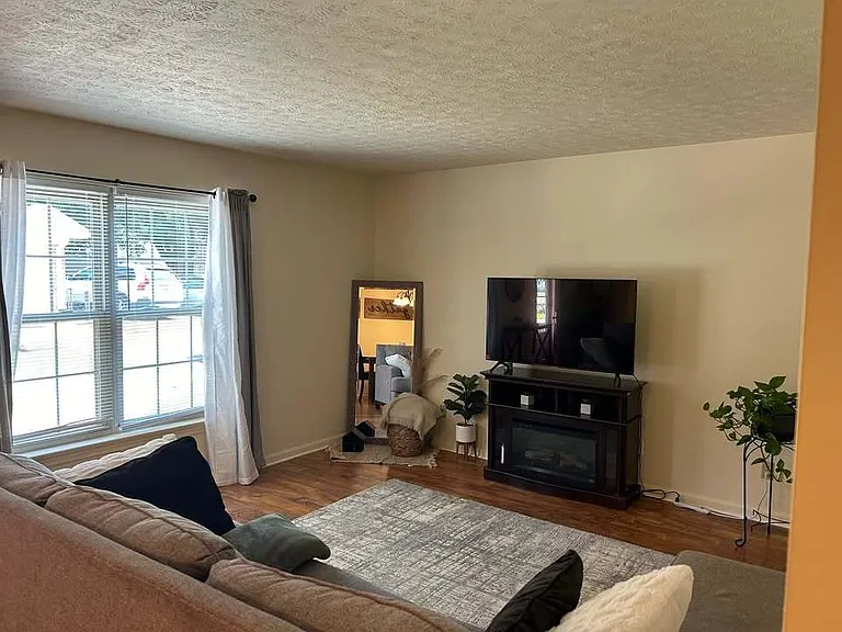 240 Breckenridge Ln #3 — Photo 4