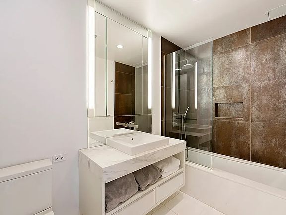 5th image of 133 W 22nd St APT 9C