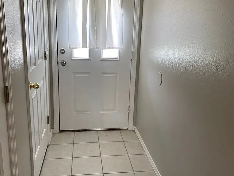 449 W Hines St — Photo 6
