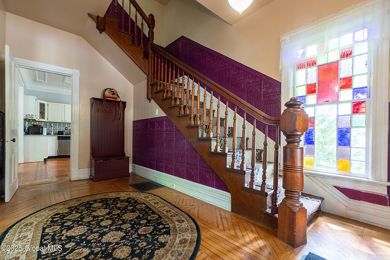 4th image of 14 Pleasant Street