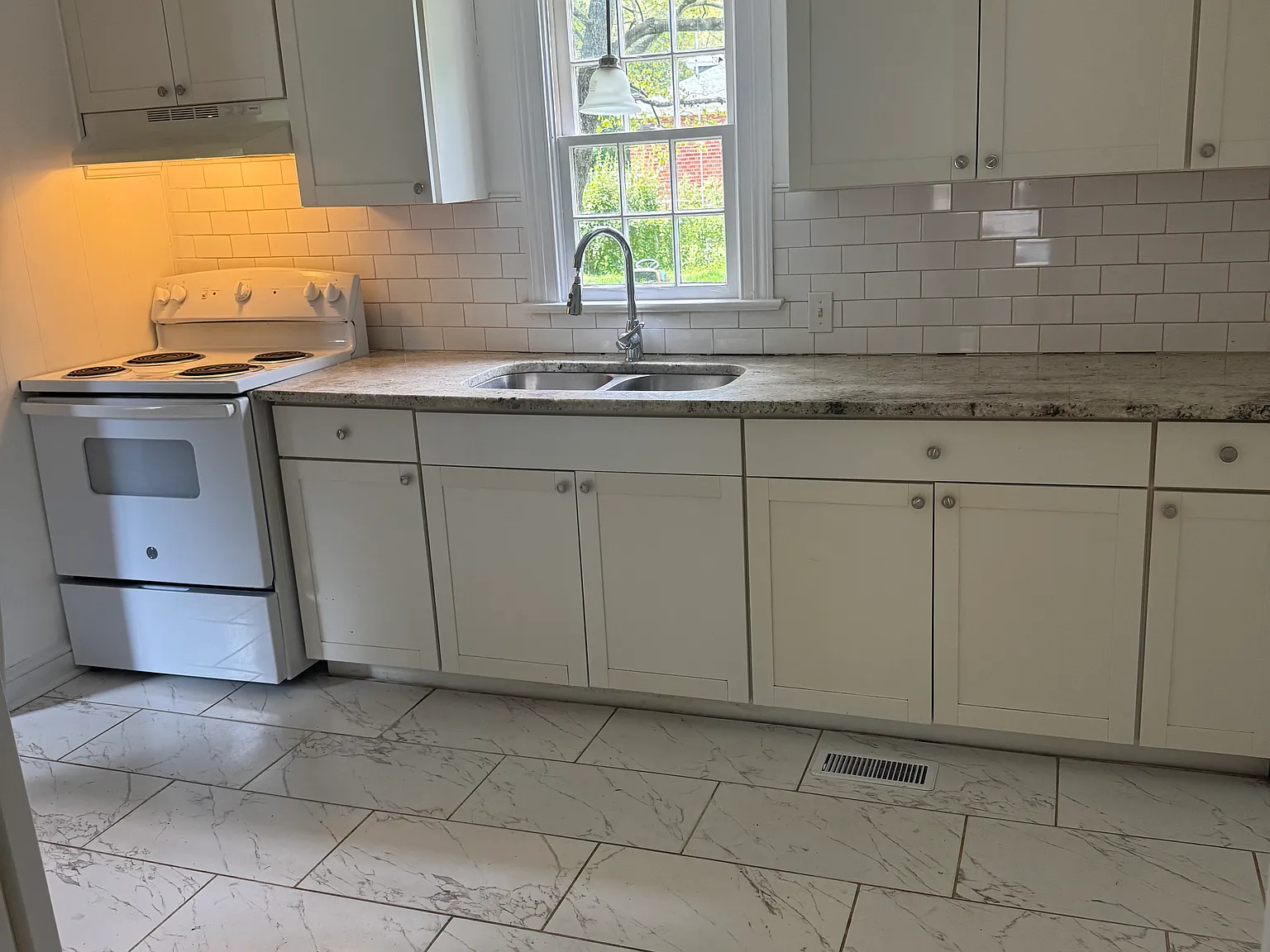 2 bed, 1075 sqft, $1,095 — Photo 2