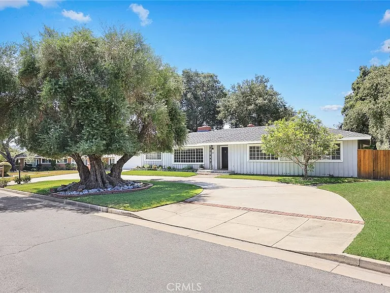 117 Catherine Park Dr — Photo 2