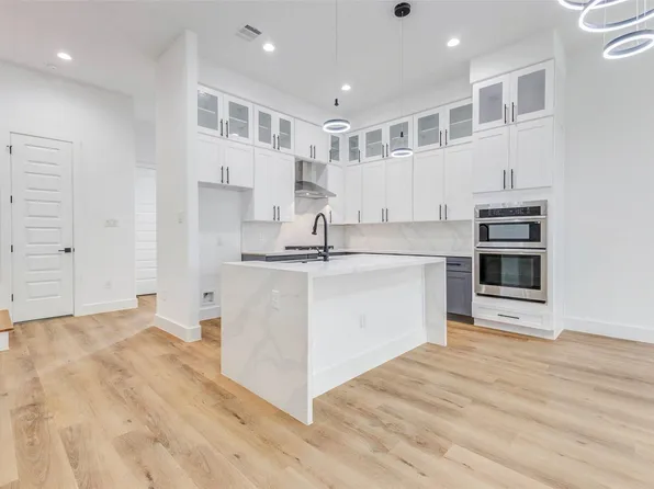 2118 Live Oak St #B, Houston, TX 77003