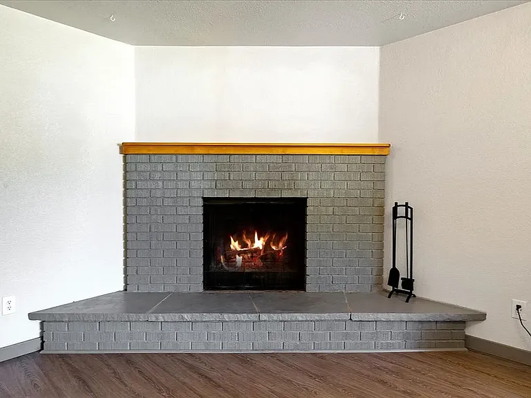 2034 S Division Ave — Photo 14