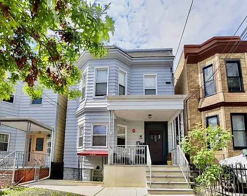125 Oak St #2F Photo 1