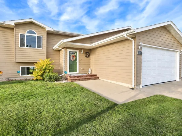 1113 28th Ave NE, Aberdeen, SD 57401