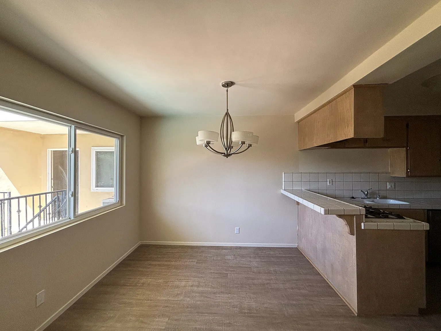 2 bed, 1036 sqft, $2,500 — Photo 3